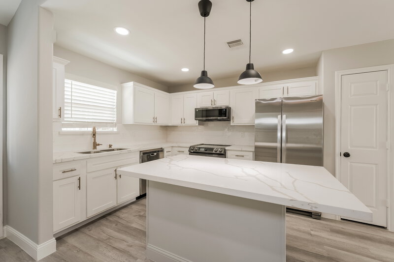 1,900/Mo, 4002 Enclave Mist Ln Richmond, TX 77469 Kitchen View 2