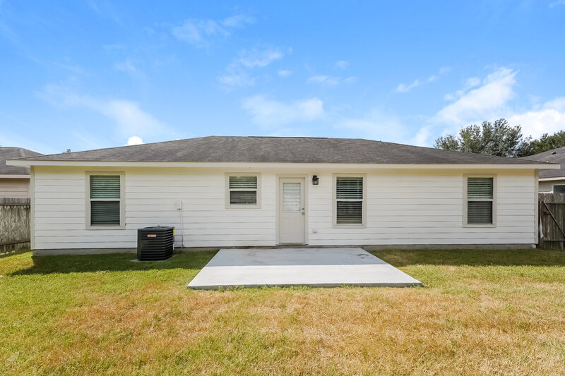 1,900/Mo, 4002 Enclave Mist Ln Richmond, TX 77469 Rear View
