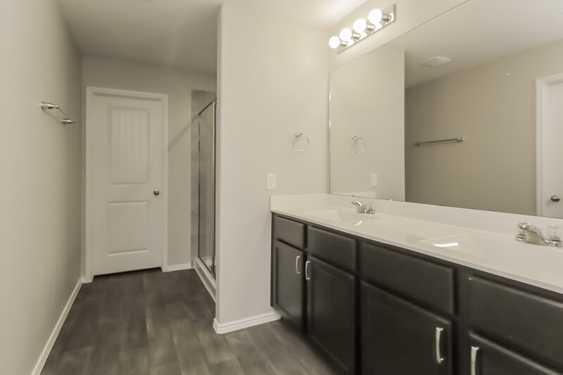 2,020/Mo, 8102 Rose Petals Ln Rosharon, TX 77583 Main Bathroom View 2