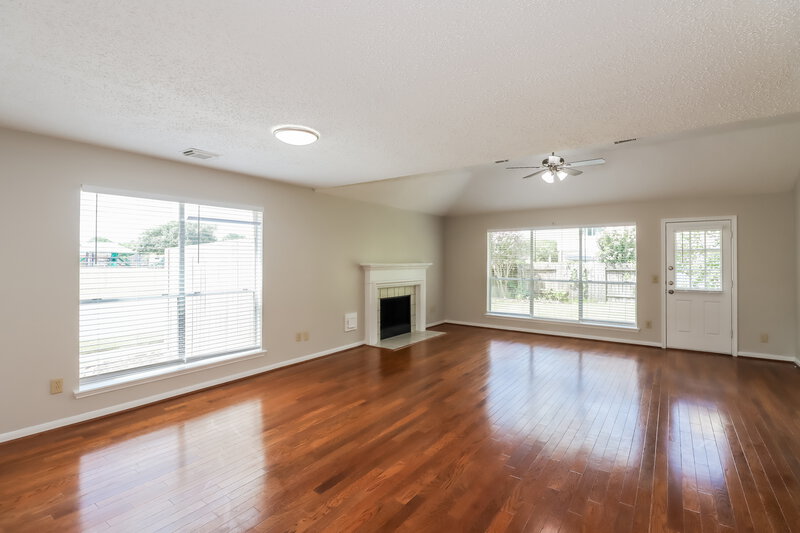 2,655/Mo, 18919 Dee Woods Dr Humble, TX 77346 Living Room View