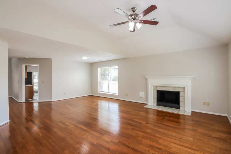 2,655/Mo, 18919 Dee Woods Dr Humble, TX 77346 Living Room View 2
