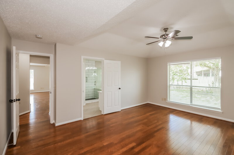 2,655/Mo, 18919 Dee Woods Dr Humble, TX 77346 Main Bedroom View