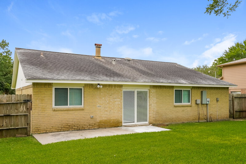 2,180/Mo, 5816 Misty Meadow St League City, TX 77573 Rear View