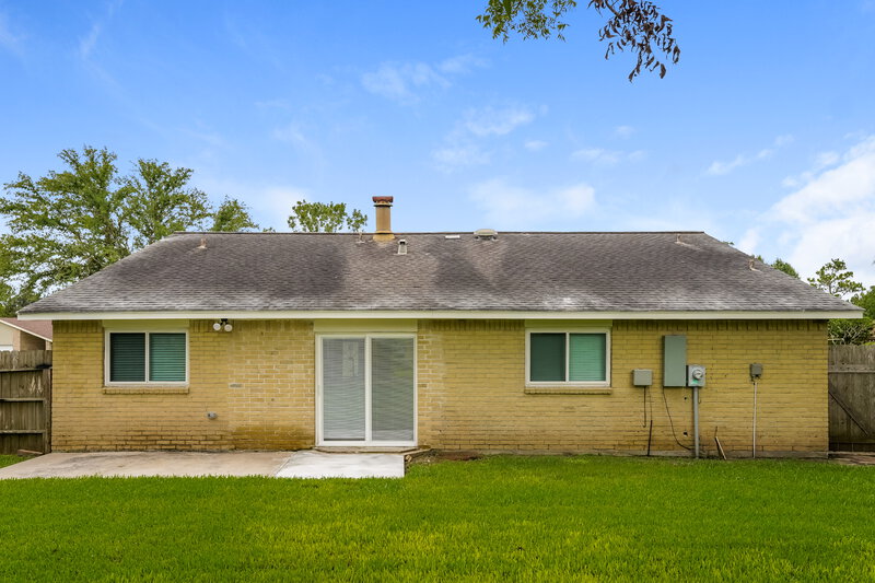 2,180/Mo, 5816 Misty Meadow St League City, TX 77573 Rear View 2