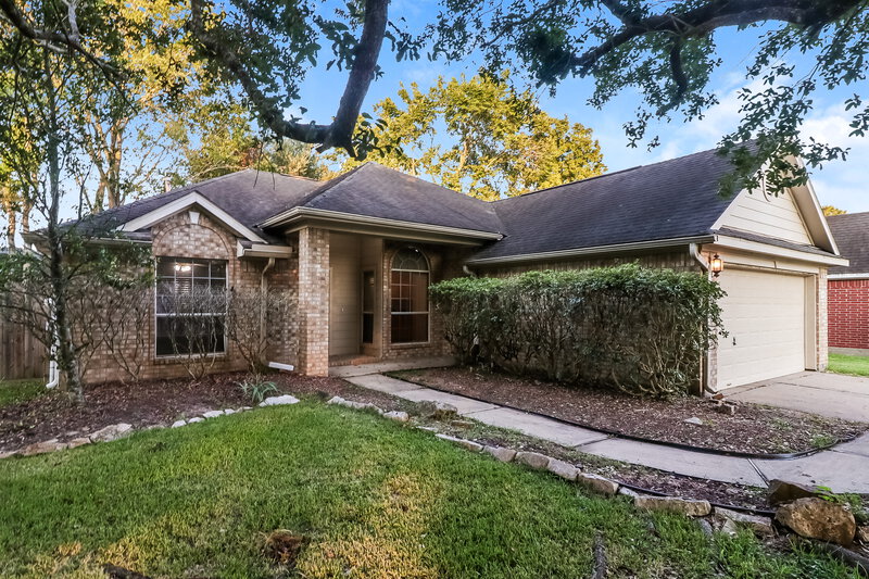 2,085/Mo, 810 Courtside Dr E League City, TX 77573 Front View
