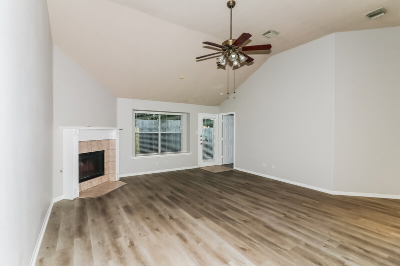 2,085/Mo, 810 Courtside Dr E League City, TX 77573 Living Room View
