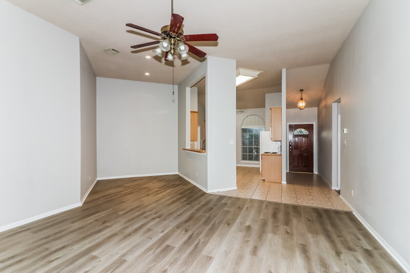 2,085/Mo, 810 Courtside Dr E League City, TX 77573 Living Room View 2
