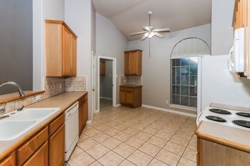 2,085/Mo, 810 Courtside Dr E League City, TX 77573 Kitchen View