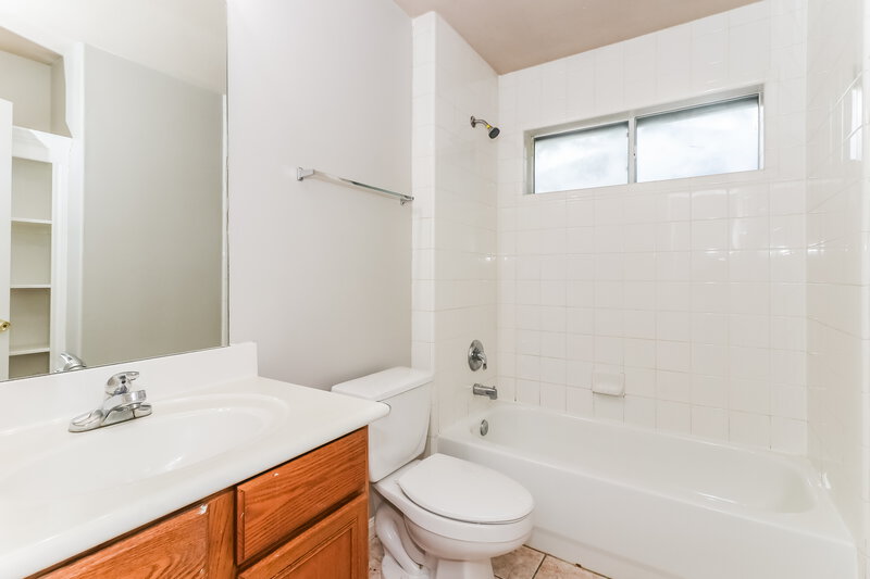 2,085/Mo, 810 Courtside Dr E League City, TX 77573 Bathroom View