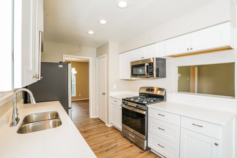 2,065/Mo, 12011 Pecan Meadow Dr Houston, TX 77071 Kitchen View