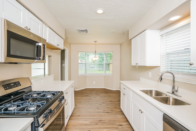 2,065/Mo, 12011 Pecan Meadow Dr Houston, TX 77071 Kitchen View 2