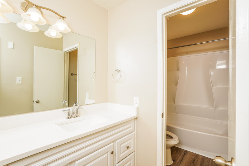 2,065/Mo, 12011 Pecan Meadow Dr Houston, TX 77071 Bathroom View