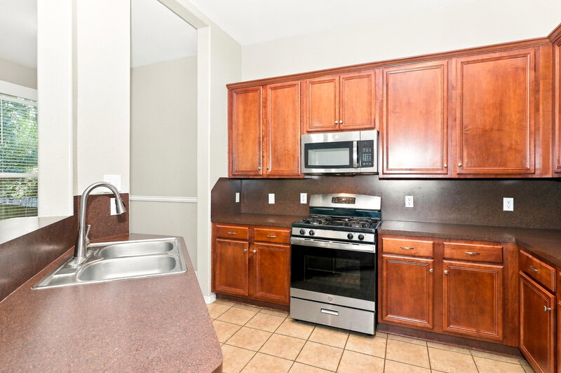 1,875/Mo, 2309 Highland Crossing Dr Conroe, TX 77304 Kitchen View 2