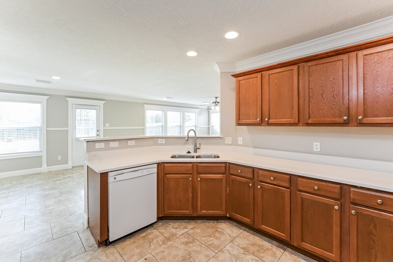 2,240/Mo, 11230 Wild Goose Dr Tomball, TX 77375 Kitchen View 2