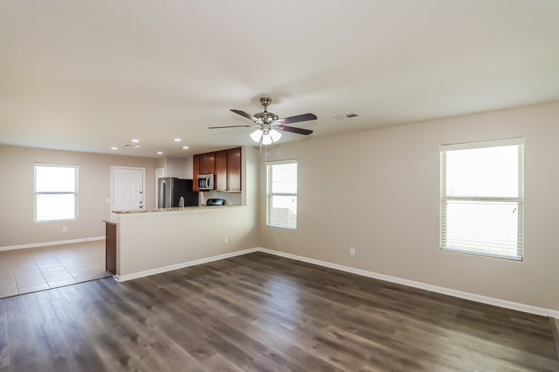 1,645/Mo, 919 Coffee Mill Creek Ln Rosenberg, TX 77471 Living Room View 2