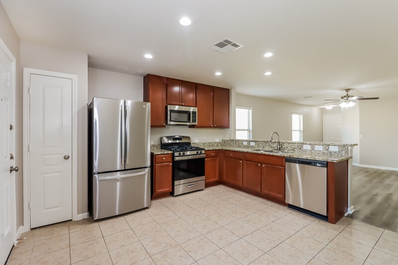 1,645/Mo, 919 Coffee Mill Creek Ln Rosenberg, TX 77471 Kitchen View