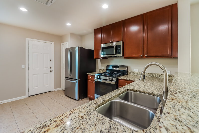 1,645/Mo, 919 Coffee Mill Creek Ln Rosenberg, TX 77471 Kitchen View 2