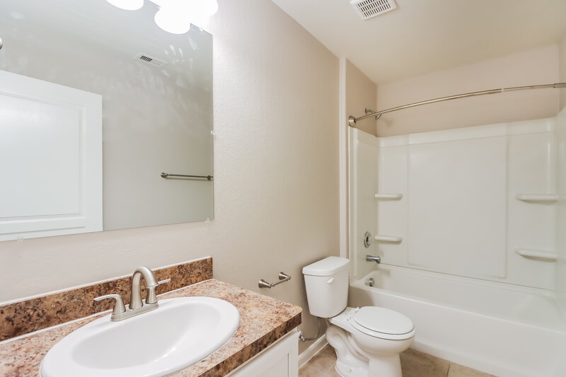 1,645/Mo, 919 Coffee Mill Creek Ln Rosenberg, TX 77471 Bathroom View