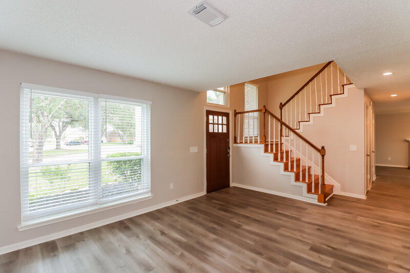 2,130/Mo, 2806 Sunshine Circle Sugar Land, TX 77479 Living Room View