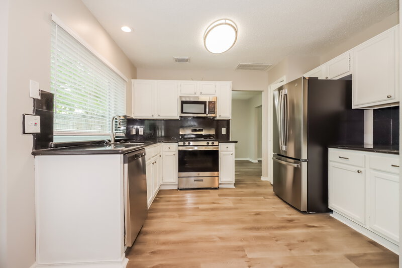 2,130/Mo, 2806 Sunshine Circle Sugar Land, TX 77479 Kitchen View