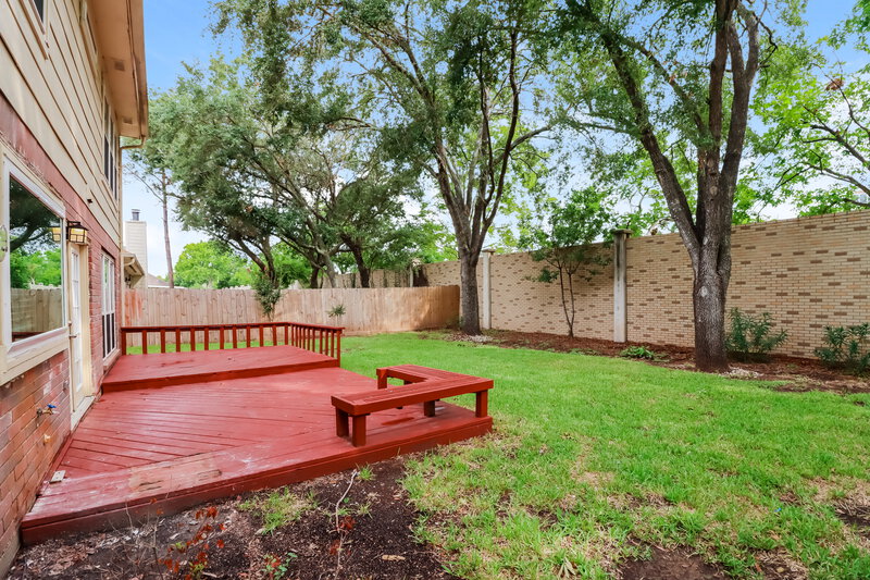 2,130/Mo, 2806 Sunshine Circle Sugar Land, TX 77479 Deck View