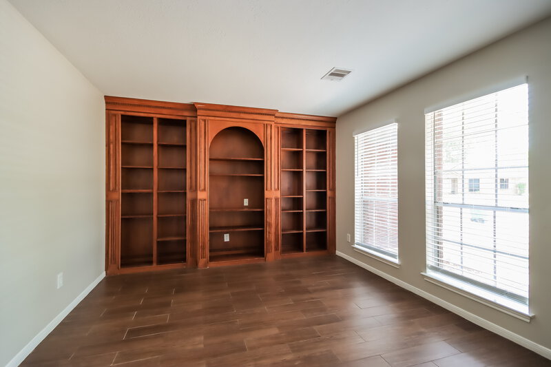 2,280/Mo, 5015 Cupids Bower Ct Spring, TX 77388 Sitting Room View