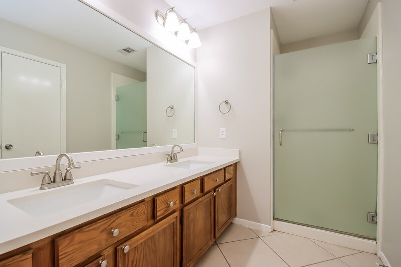 2,280/Mo, 5015 Cupids Bower Ct Spring, TX 77388 Main Bathroom View