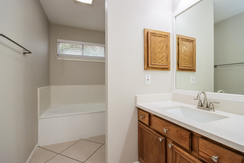 2,280/Mo, 5015 Cupids Bower Ct Spring, TX 77388 Bathroom View