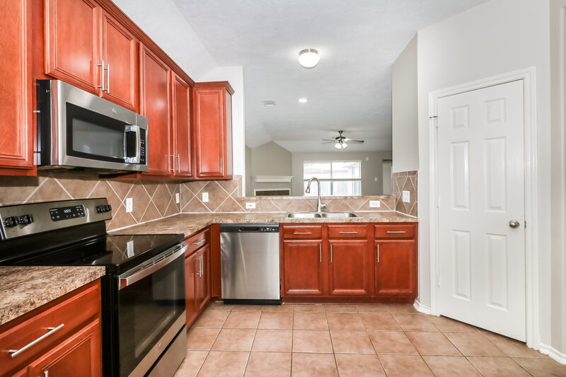 2,070/Mo, 21947 Gosling Cedar Pl Spring, TX 77388 Kitchen View 2