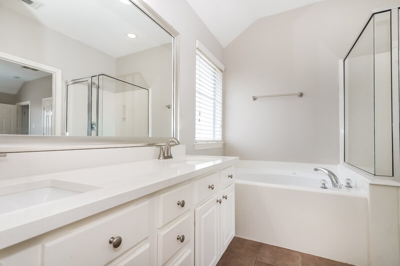 2,070/Mo, 21947 Gosling Cedar Pl Spring, TX 77388 Main Bathroom View