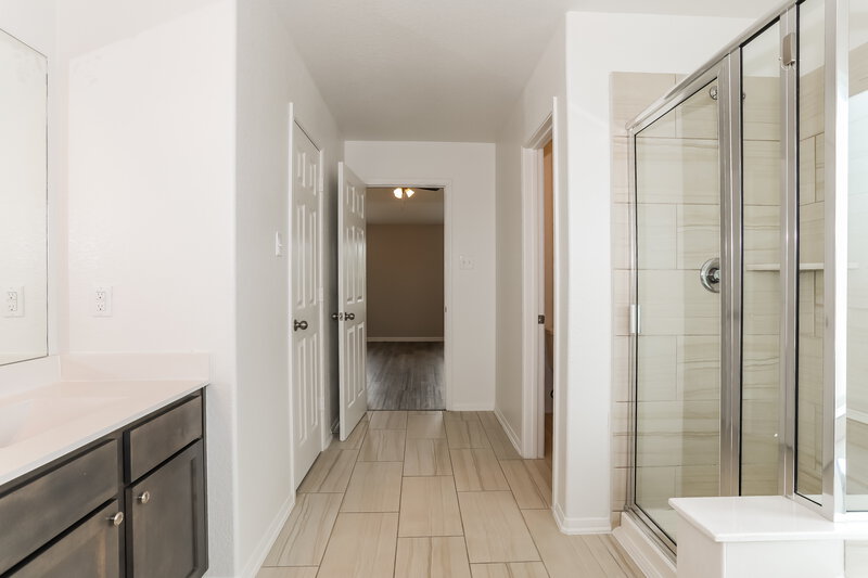 2,055/Mo, 16389 Olive Sparrow Dr Conroe, TX 77385 Main Bathroom View