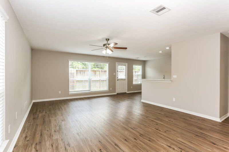 2,320/Mo, 2811 Puddle Duck Ct Humble, TX 77396 Living Room View 2