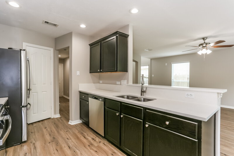 2,320/Mo, 2811 Puddle Duck Ct Humble, TX 77396 Kitchen View