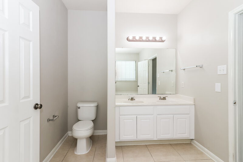 2,275/Mo, 7423 Oakwood Canyon Dr Cypress, TX 77433 Main Bathroom View