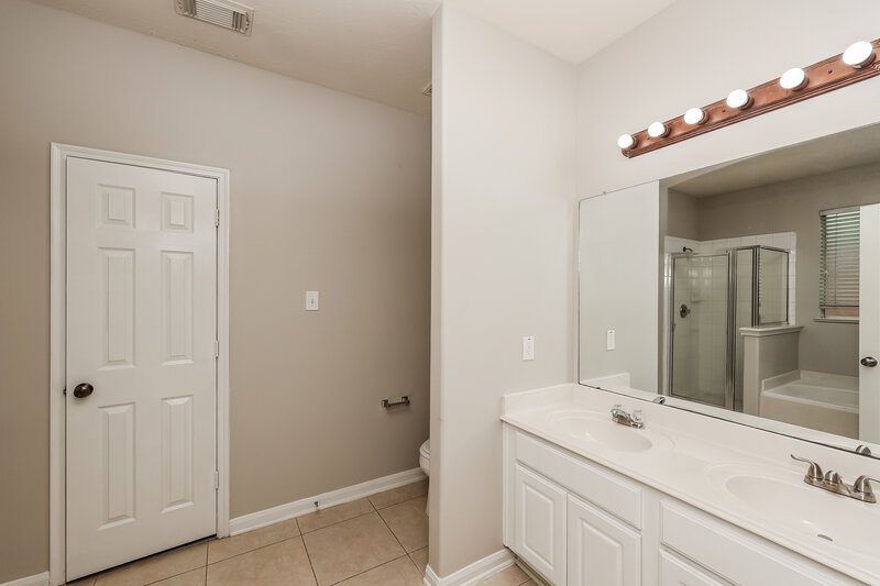 2,235/Mo, 7423 Oakwood Canyon Dr Cypress, TX 77433 Main Bathroom View