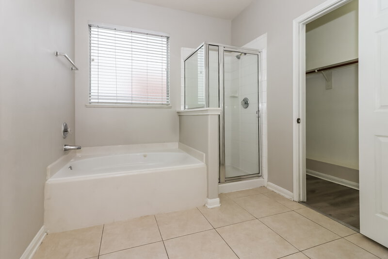2,275/Mo, 7423 Oakwood Canyon Dr Cypress, TX 77433 Main Bathroom View 2