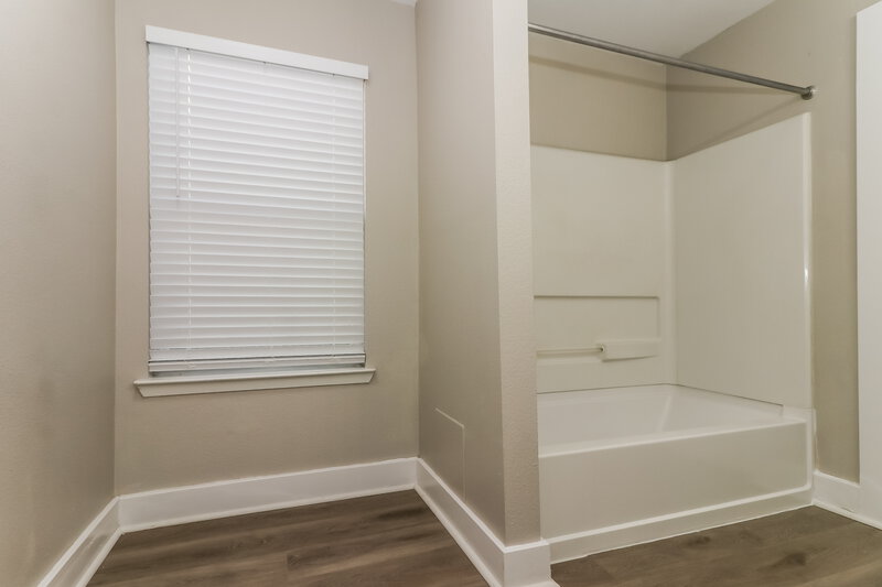 2,125/Mo, 20014 Rustic Lake Ln Cypress, TX 77433 Main Bathroom View