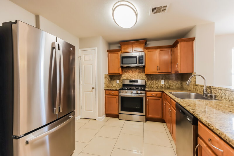 2,045/Mo, 7711 Fox Knoll Ln Humble, TX 77338 Kitchen View 2