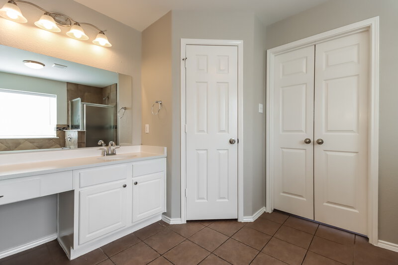 2,045/Mo, 7711 Fox Knoll Ln Humble, TX 77338 Main Bathroom View