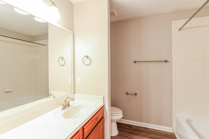 2,475/Mo, 1225 Law Ct Rosenberg, TX 77471 Bathroom View