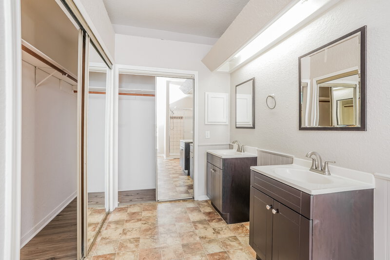 2,215/Mo, 19411 Lake Hollow Ln Houston, TX 77084 Main Bathroom View