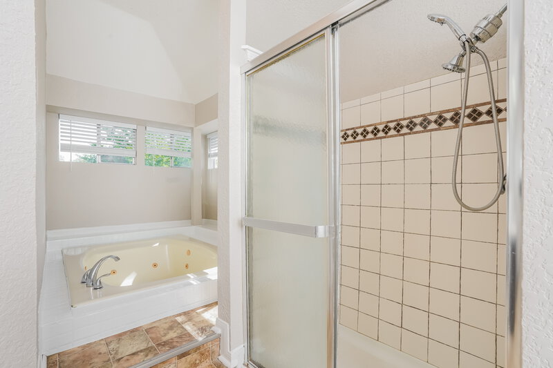 2,215/Mo, 19411 Lake Hollow Ln Houston, TX 77084 Main Bathroom View 2