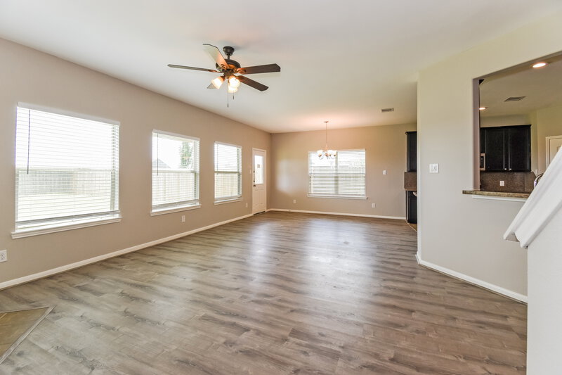 2,145/Mo, 5138 Lagoon Ct Bacliff, TX 77518 Living Room View