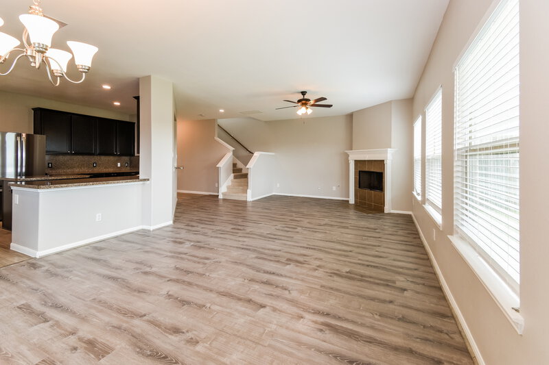 2,145/Mo, 5138 Lagoon Ct Bacliff, TX 77518 Living Room View 2