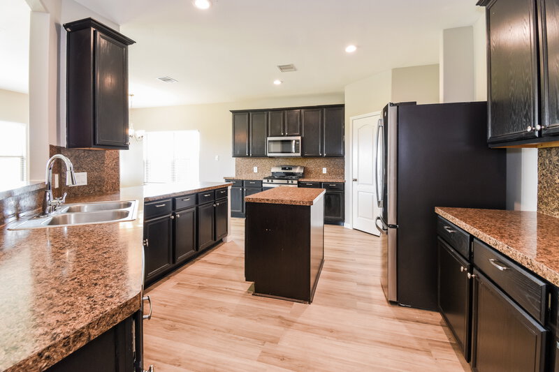 2,145/Mo, 5138 Lagoon Ct Bacliff, TX 77518 Kitchen View 2