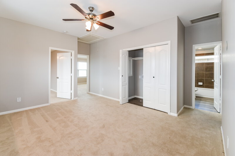 2,145/Mo, 5138 Lagoon Ct Bacliff, TX 77518 Loft View 2