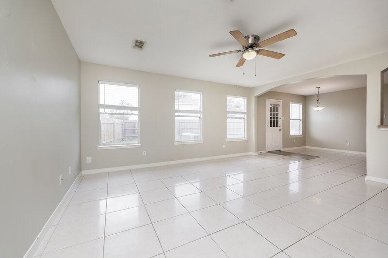 1,740/Mo, 21203 Ambergris Ct Humble, TX 77338 Living Room View 2