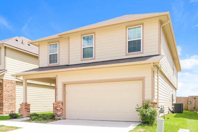 2,105/Mo, 18739 Cooper Ravine Way Katy, TX 77449 Front View 3