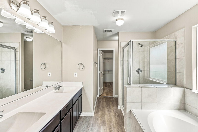 2,035/Mo, 18739 Cooper Ravine Way Katy, TX 77449 Primary Bathroom View