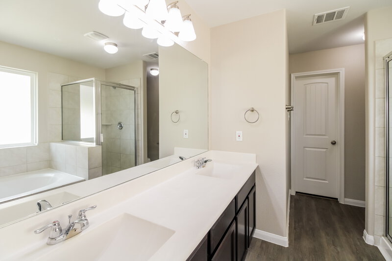 2,105/Mo, 18739 Cooper Ravine Way Katy, TX 77449 Main Bathroom View